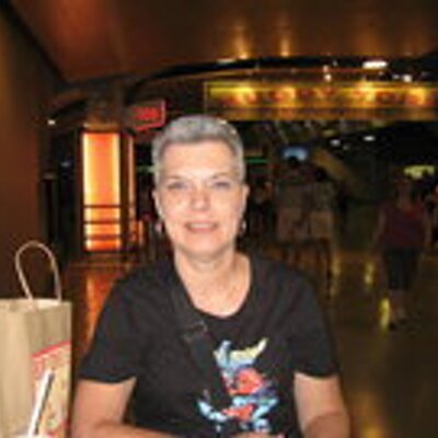 Profile Picture of Suzanne Bradley (@suesunshines) on Twitter