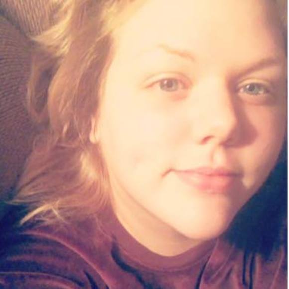 Profile Picture of Melissa Kolling (@melissakolling) on Poshmark