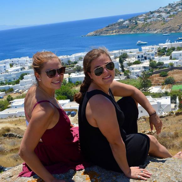 Profile Picture of Lauren Longo (@llongo915) on Poshmark