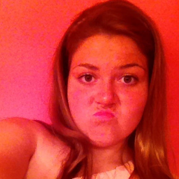 Profile Picture of Amanda Lafferty (@heyymandyy) on Poshmark