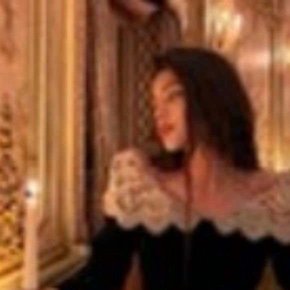 Profile Picture of Lucretia James (@lucretum774) on Poshmark