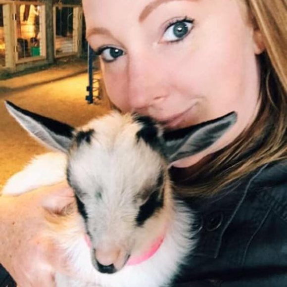 Jennifer Ahlborn - Poshmark Profile Picture of Jennifer Ahlborn (@jenmarie2) on Poshmark