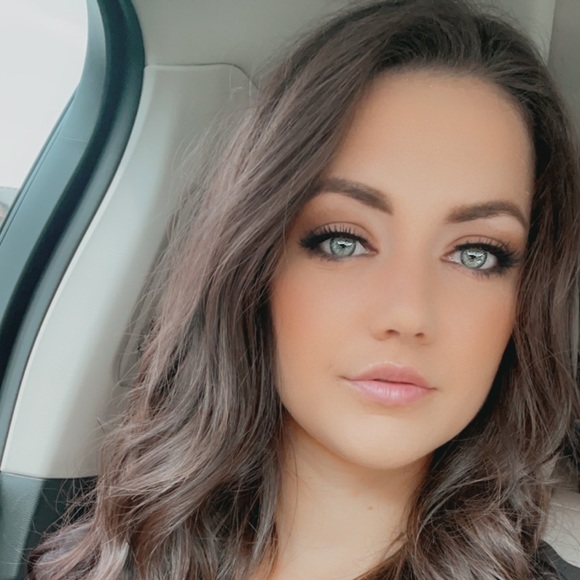 Profile Picture of Caitlin Wicker (@caitlinwicker) on Poshmark