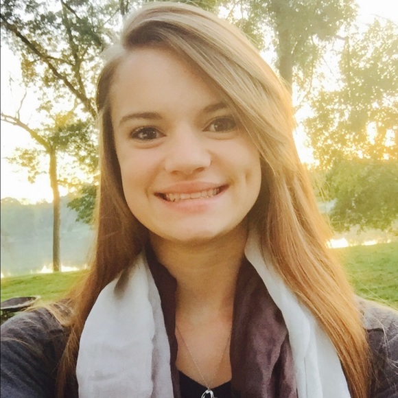 Profile Picture of Taylor Thompsen (@taylordaniel26) on Poshmark