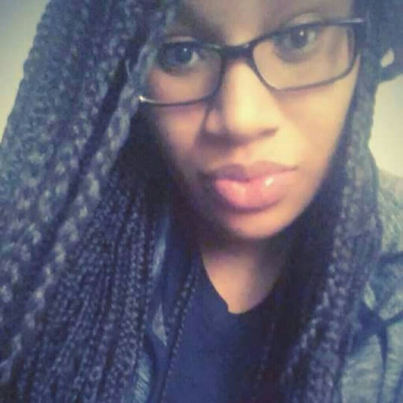 Profile Picture of Deedee Fowler (@lynn0207) on Poshmark