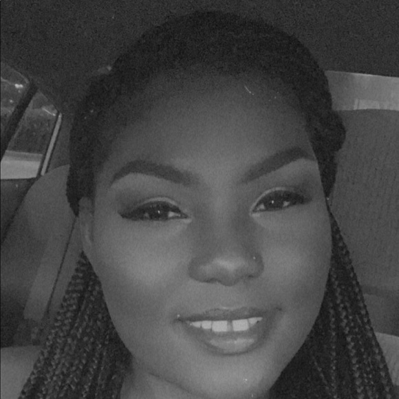 Profile Picture of Sherly Brownlee (@sherlybr) on Poshmark