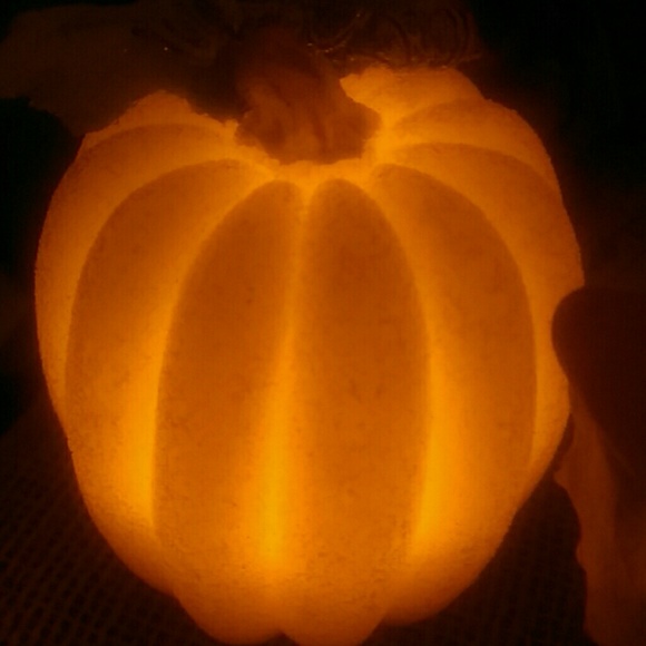 Profile Picture of Pamela Townsend (@pamelak59) on Poshmark