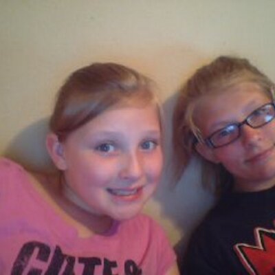 Profile Picture of Leah  Heaton (@tinydancerthing) on Twitter