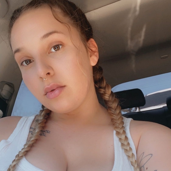 Profile Picture of Brianna Graska (@bgraska) on Poshmark