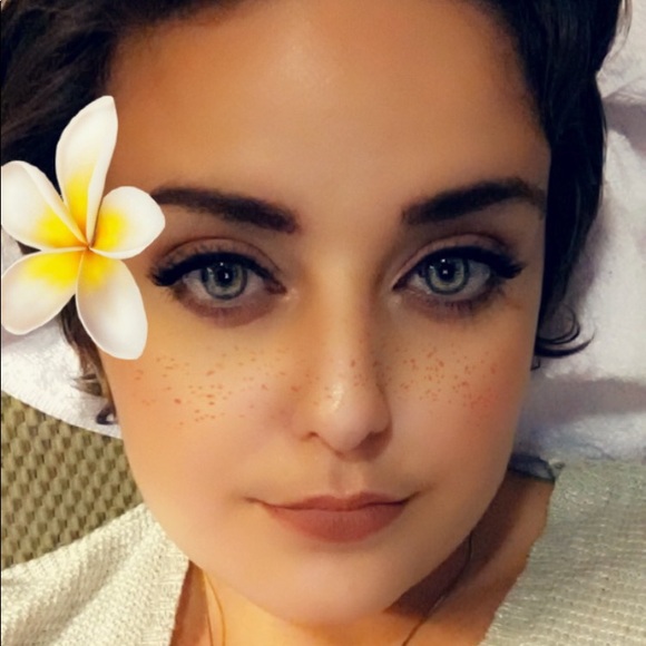 Profile Picture of Jade Killinger (@jadekillinger94) on Poshmark