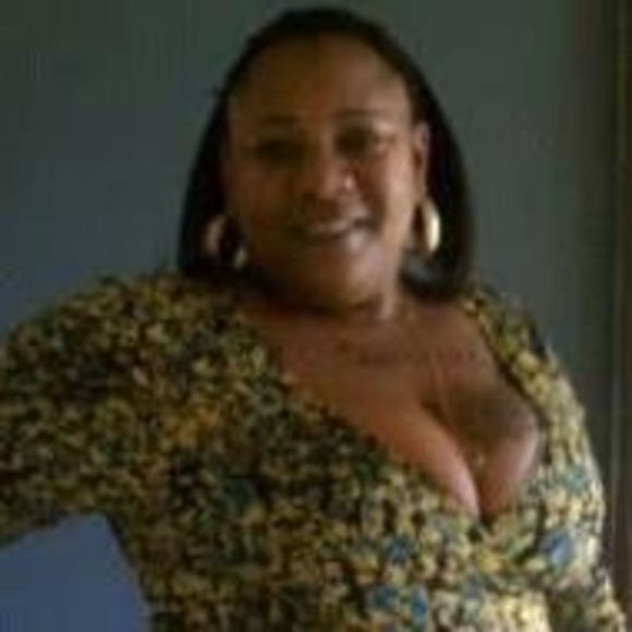 Profile Picture of Shawntelle Redmond (@callmyname4) on Poshmark