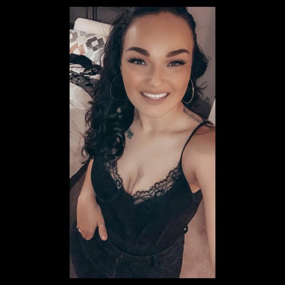 Profile Picture of Krista Uzzell (@kristauzzell) on Poshmark