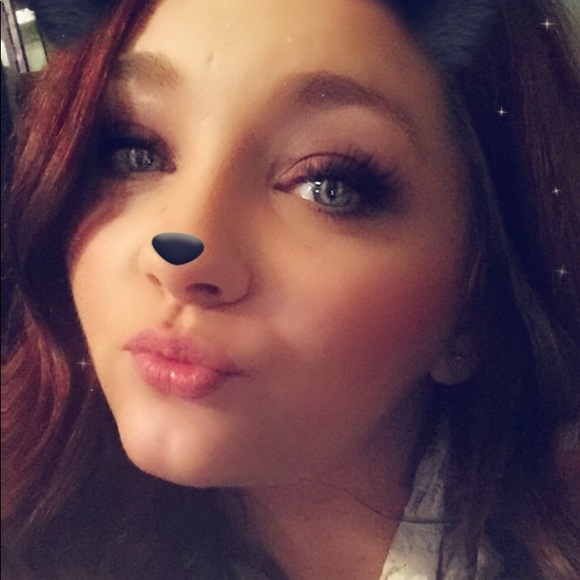Profile Picture of Amanda Lloyd (@bretleyjacob09) on Poshmark