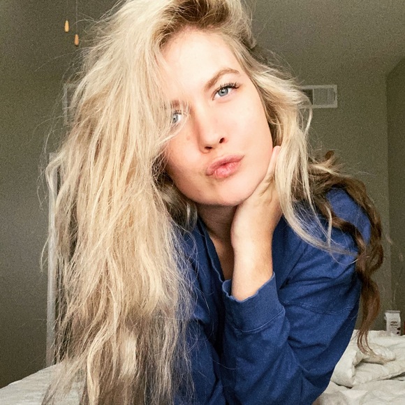 Profile Picture of Abbie Sivard (@abbiesivard) on Poshmark