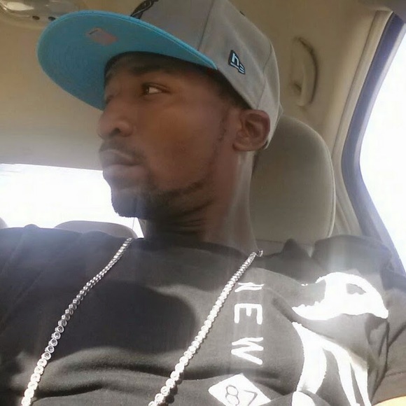 Profile Picture of Montez Thomas (@monteo816) on Poshmark