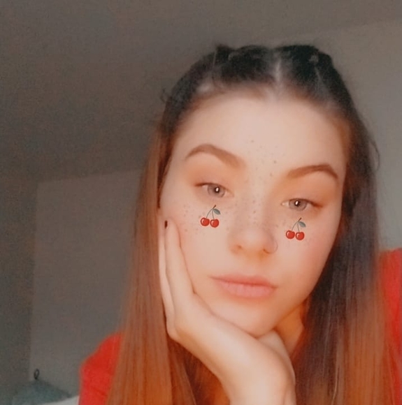 Profile Picture of Ellissa Knight (@ellissa_rose) on Poshmark