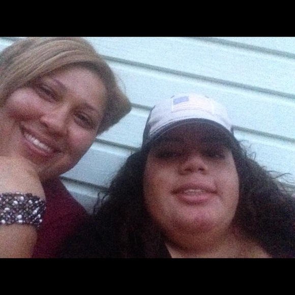 Profile Picture of Siphia Candelaria (@miney1997) on Poshmark