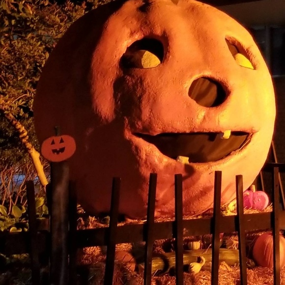 Profile Picture of Damont Neeley (@dmoneyul) on Poshmark