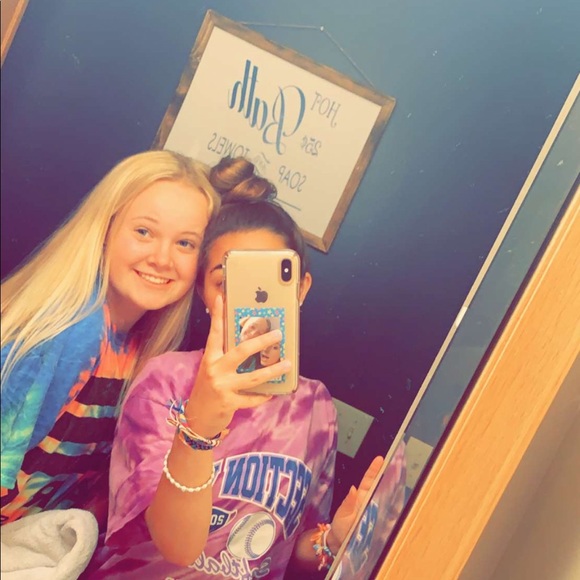 Paige Mccann - Poshmark Profile Picture of Paige Mccann (@paigemccann001) on Poshmark