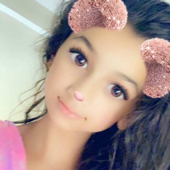 Profile Picture of Amanda Capuana (@amandacapuana) on Poshmark