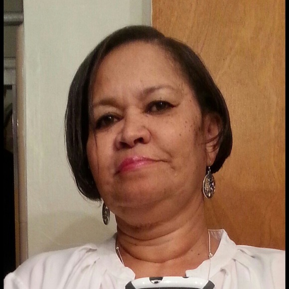 Profile Picture of Stephanie Jackson (@shineb) on Poshmark