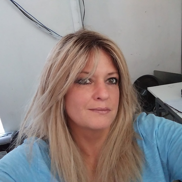 Profile Picture of Kathleen Laucher (@kathlau) on Poshmark