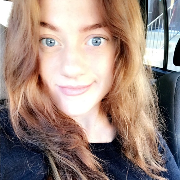 Profile Picture of Annemarie Tomosky (@rebax3) on Poshmark