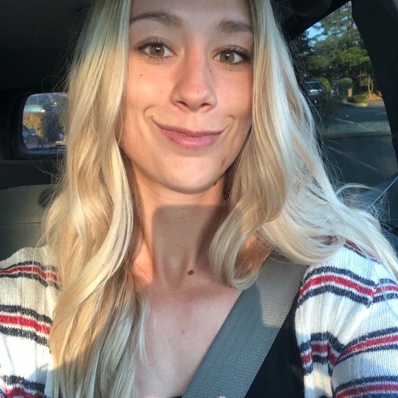 Profile Picture of Alexi Tarrow (@alexitarrow) on Poshmark