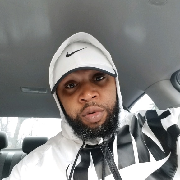 Profile Picture of Darrell Walton (@mrdquil) on Poshmark