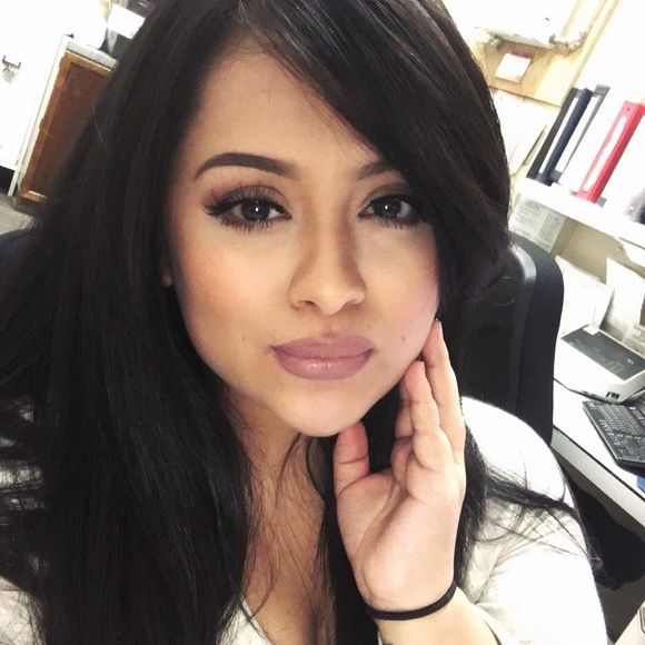 Profile Picture of Klerissa Flores (@kfpusha) on Poshmark