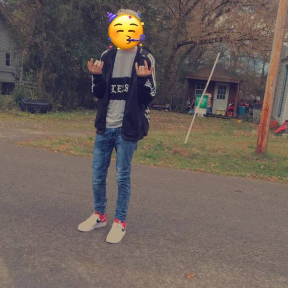 Profile Picture of Benjamin Nelson (@bennelsonmb) on Poshmark