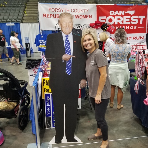 Profile Picture of Mandy Sidden (@mandysidden) on Poshmark