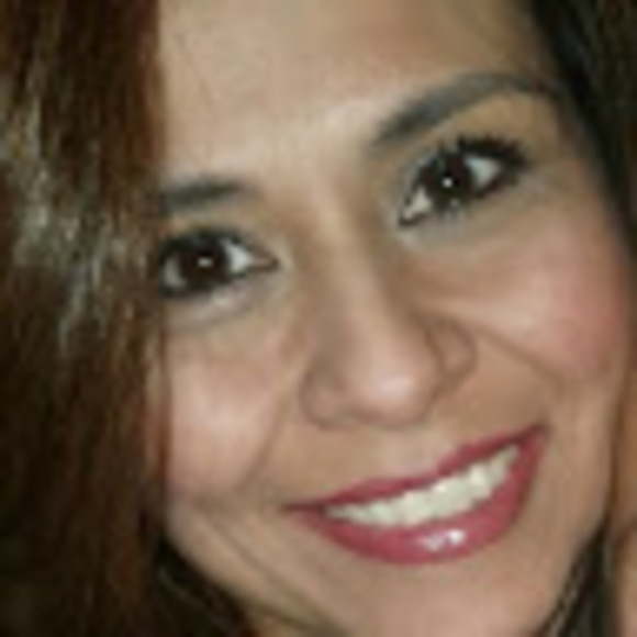 Profile Picture of Malessa Malessa (@malessamalessa) on Poshmark