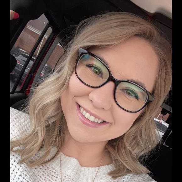 Profile Picture of Gabby Shrader (@gabbyshrader) on Poshmark