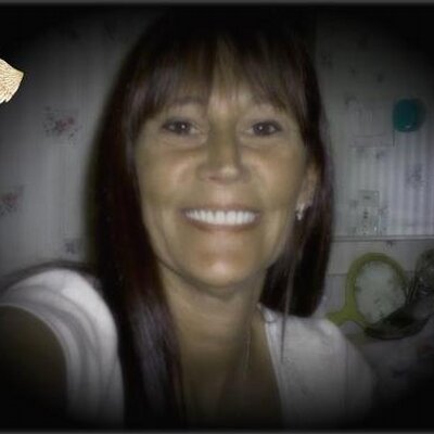 Profile Picture of Deborah Fitzwater (@DFoutletstore) on Twitter