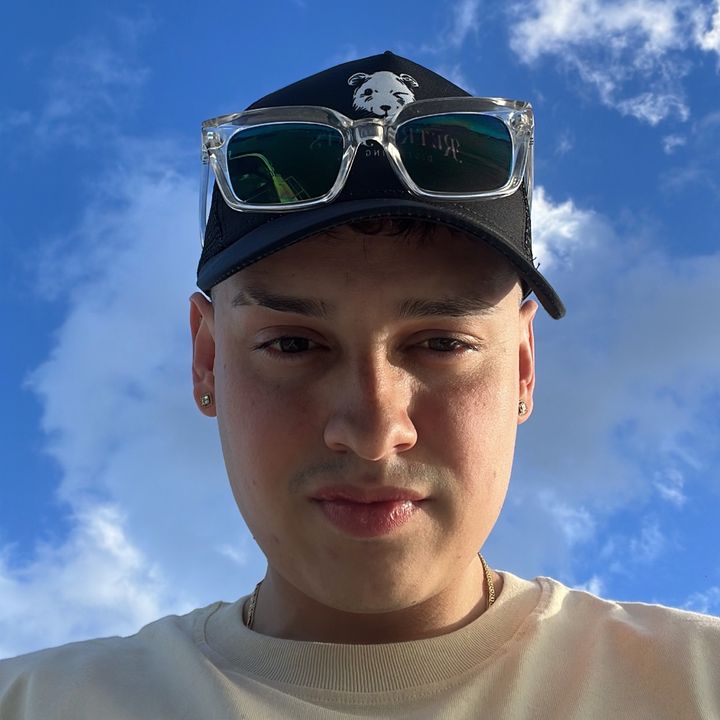 Profile Picture of Simón (English) 🐝 (@simoningles) on Tiktok