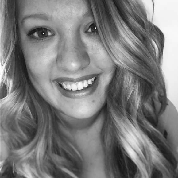 Profile Picture of Ashley Rasera (@amr531) on Poshmark