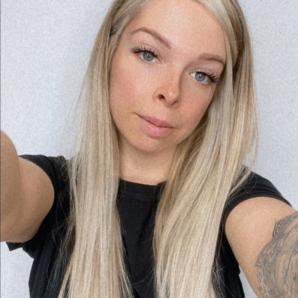 Profile Picture of Taylor Mikitka (@taylormikitka) on Poshmark