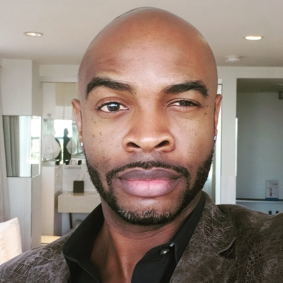 Profile Picture of Shaun Parsons (@silho) on Poshmark