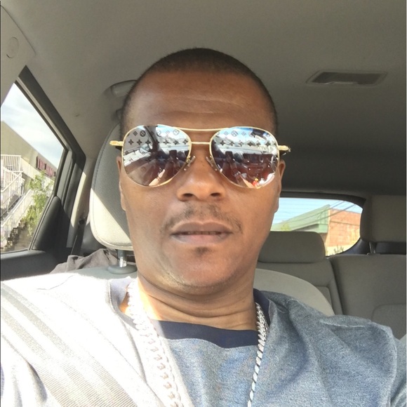 Profile Picture of Ricky Daniels (@rickydaniels) on Poshmark