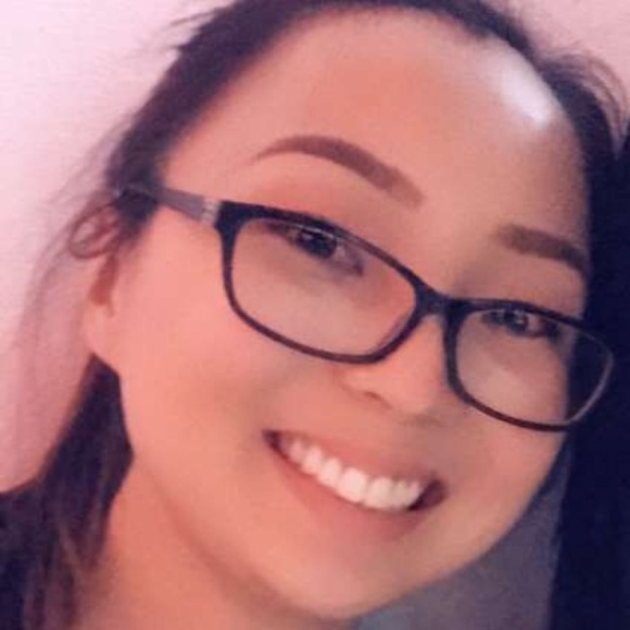 Profile Picture of Julia Quenga (@juliaannq) on Poshmark