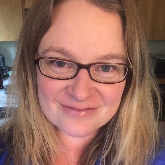 Profile Picture of Clare Audrain (@clare_ashley) on Poshmark
