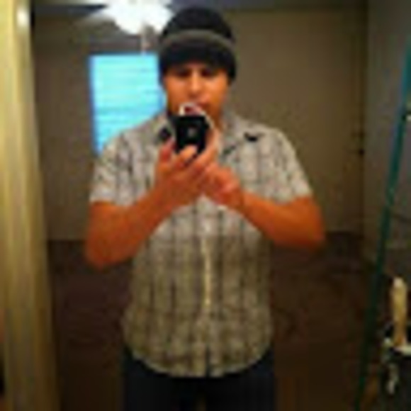 Profile Picture of Carlos Colop (@carloscolop) on Poshmark
