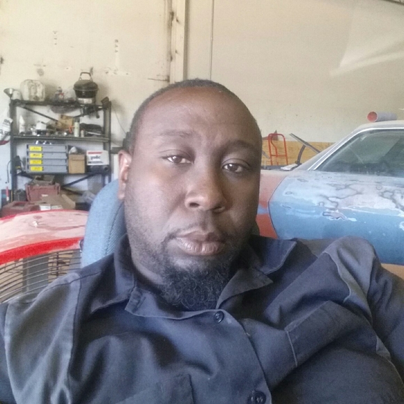 Profile Picture of Vincent Ward (@vward2006) on Poshmark