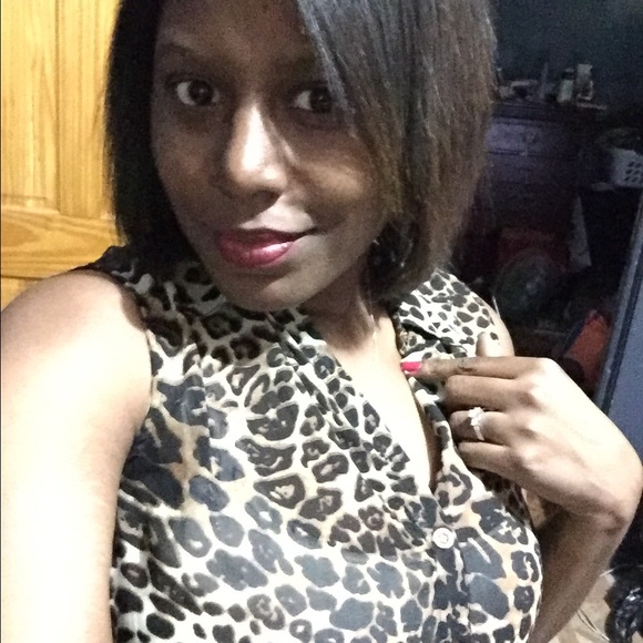 Profile Picture of Shadaisia Moore (@shadaisia88) on Poshmark