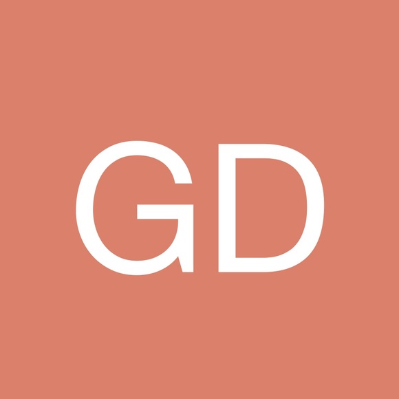 Profile Picture of Gwen Dierks (@gueneeth) on Poshmark