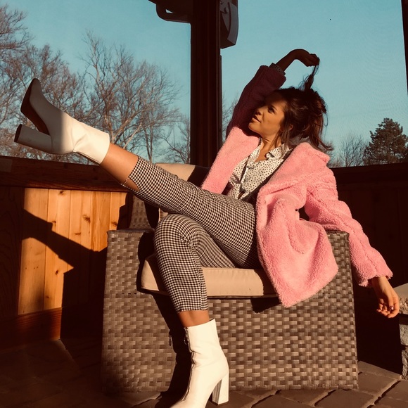 Profile Picture of Alexa Cunningham (@alexaelese) on Poshmark
