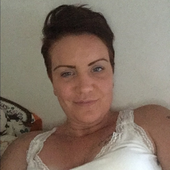 Profile Picture of Leslie Smallman (@lesliesmallman) on Poshmark