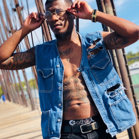 Profile Picture of Kenyon Michael (@kenyonmichael) on Poshmark