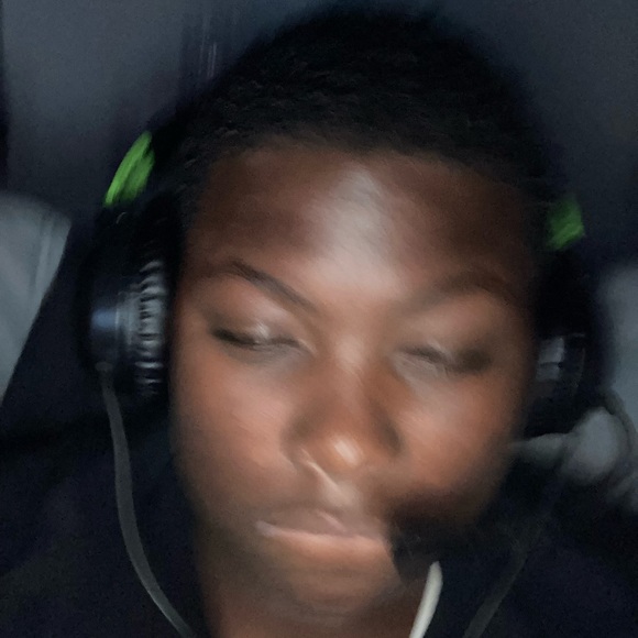 Profile Picture of Richard Graham (@richardg980) on Poshmark